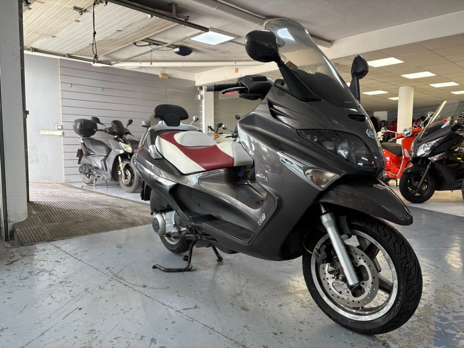 Reparación y mantenimiento de motocicletas eléctricas y sistemas de carga en Málaga.